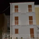 Alojamento de Acomodação e Pequeno-almoço Onda Chiara 3*